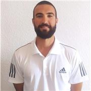 Me considero una persona proactiva y apasionada de su trabajo. Me desempeño con naturalidad tanto con deportistas, como con personas que desean mejorar su calidad de vida.